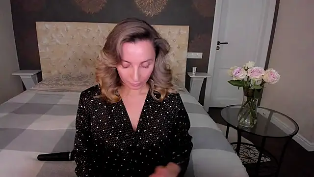 Snapshot of AllisonWilliams chatting on 10/15/25, 05:13 AllisonWilliams online show from 10/15/25, 05:13