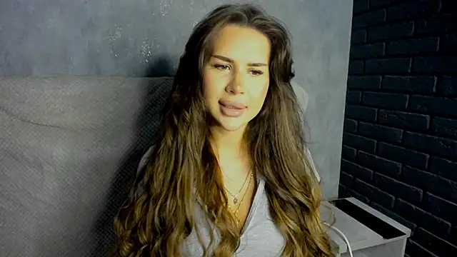 Snapshot of SuraMune chatting on 03/21/26, 12:10 SuraMune online show from 03/21/26, 12:10