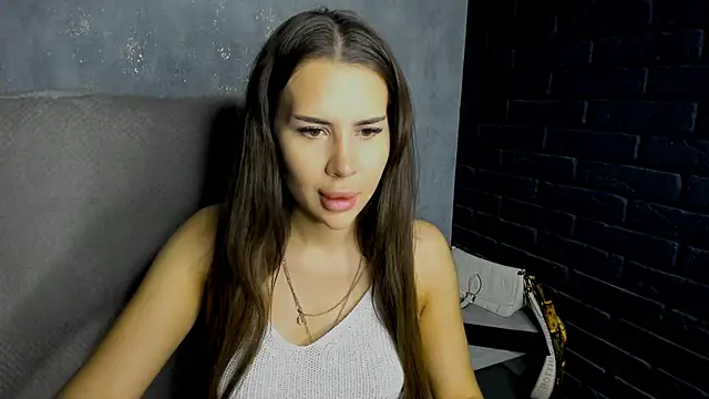 Snapshot of SuraMune chatting on 04/08/26, 10:21 SuraMune online show from 04/08/26, 10:21