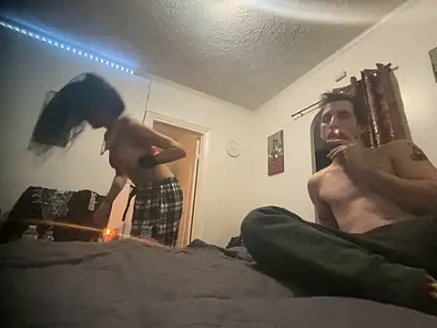 Snapshot of mackmillandhisjills chatting on 12/24/24, 01:17 mackmillandhisjills online show from 12/24/24, 01:17