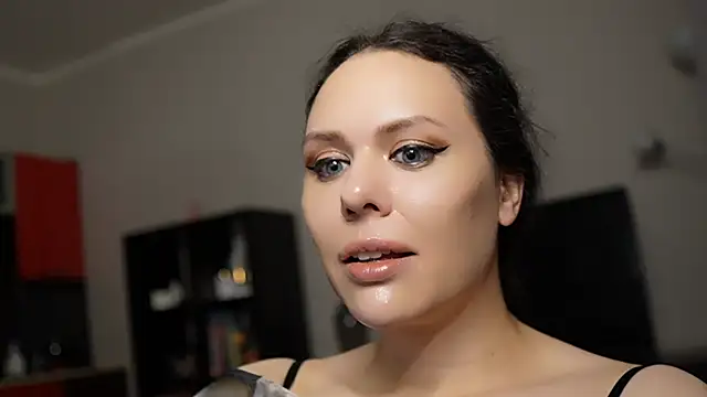 MollyCheiz online show from 12/12/24, 06:47