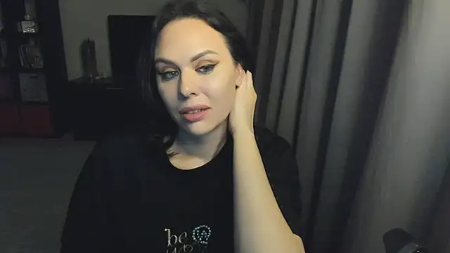 MollyCheiz online show from 09/25/25, 10:57