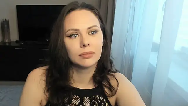 MollyCheiz online show from 11/23/25, 11:54