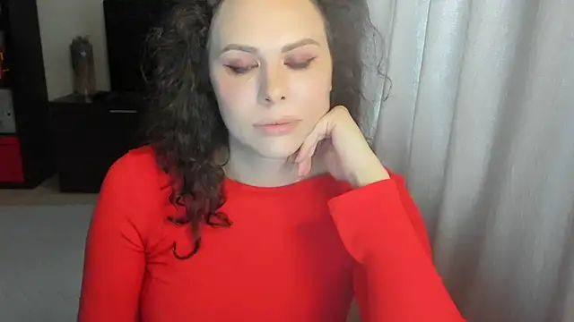 Snapshot of MollyCheiz chatting on 06/15/26, 04:31 MollyCheiz online show from 06/15/26, 04:31