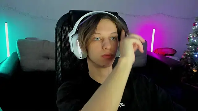 Snapshot of Ostin_meow chatting on 12/20/25, 09:38 Ostin meow online show from 12/20/25, 09:38