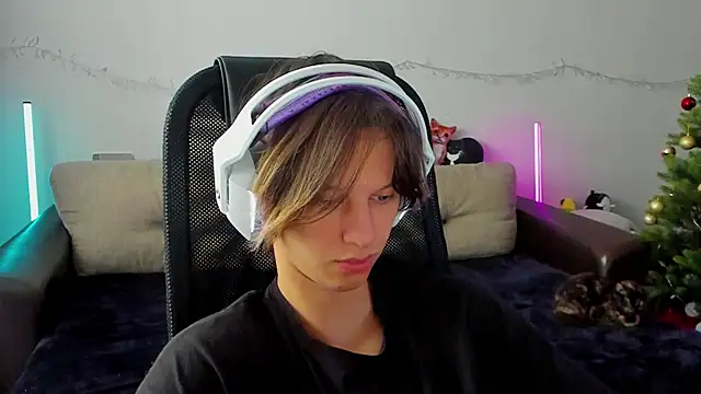 Snapshot of Ostin_meow chatting on 12/21/25, 05:58 Ostin meow online show from 12/21/25, 05:58