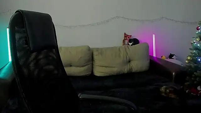 Snapshot of Ostin_meow chatting on 12/22/25, 05:26 Ostin meow online show from 12/22/25, 05:26