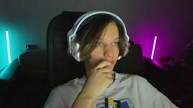 Snapshot of Ostin_meow chatting on 01/09/26, 12:30 Ostin meow online show from 01/09/26, 12:30