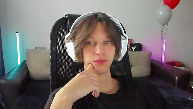 Snapshot of Ostin_meow chatting on 01/13/26, 08:19 Ostin meow online show from 01/13/26, 08:19