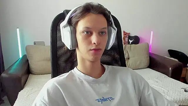 Snapshot of Ostin_meow chatting on 02/04/26, 07:36 Ostin meow online show from 02/04/26, 07:36