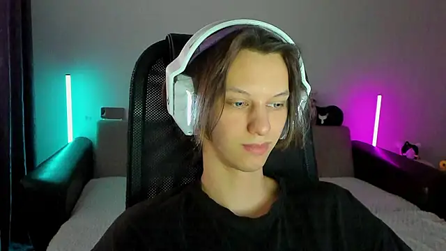 Snapshot of Ostin_meow chatting on 02/15/26, 11:41 Ostin meow online show from 02/15/26, 11:41