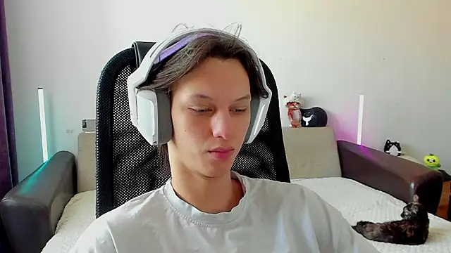 Snapshot of Ostin_meow chatting on 02/16/26, 04:41 Ostin meow online show from 02/16/26, 04:41