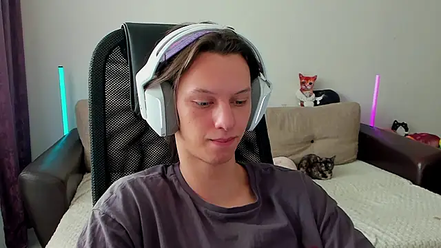 Snapshot of Ostin_meow chatting on 02/21/26, 10:16 Ostin meow online show from 02/21/26, 10:16