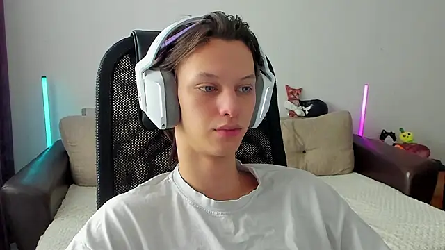 Snapshot of Ostin_meow chatting on 02/22/26, 08:02 Ostin meow online show from 02/22/26, 08:02