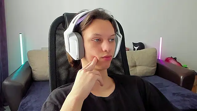 Snapshot of Ostin_meow chatting on 03/02/26, 05:08 Ostin meow online show from 03/02/26, 05:08