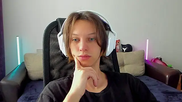 Snapshot of Ostin_meow chatting on 03/03/26, 07:47 Ostin meow online show from 03/03/26, 07:47