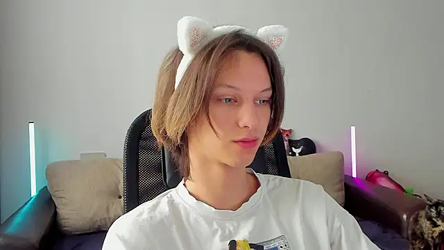 Snapshot of Ostin_meow chatting on 03/05/26, 04:41 Ostin meow online show from 03/05/26, 04:41