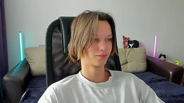 Snapshot of Ostin_meow chatting on 03/14/26, 06:19 Ostin meow online show from 03/14/26, 06:19