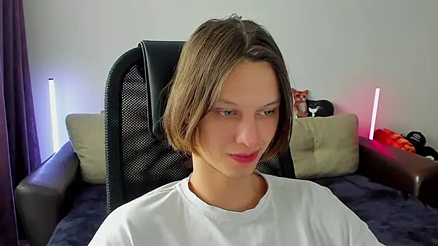 Snapshot of Ostin_meow chatting on 03/16/26, 05:44 Ostin meow online show from 03/16/26, 05:44