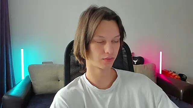 Snapshot of Ostin_meow chatting on 03/19/26, 03:54 Ostin meow online show from 03/19/26, 03:54