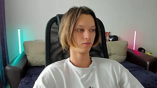 Snapshot of Ostin_meow chatting on 03/24/26, 09:36 Ostin meow online show from 03/24/26, 09:36