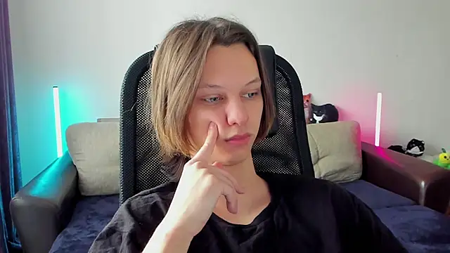 Snapshot of Ostin_meow chatting on 04/05/26, 08:55 Ostin meow online show from 04/05/26, 08:55