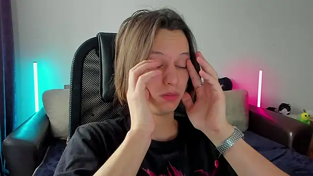 Snapshot of Ostin_meow chatting on 04/06/26, 06:03 Ostin meow online show from 04/06/26, 06:03