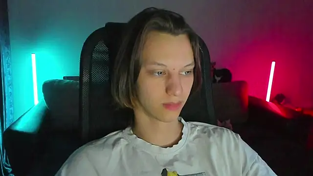 Snapshot of Ostin_meow chatting on 04/07/26, 02:28 Ostin meow online show from 04/07/26, 02:28