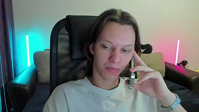 Snapshot of Ostin_meow chatting on 04/08/26, 04:18 Ostin meow online show from 04/08/26, 04:18