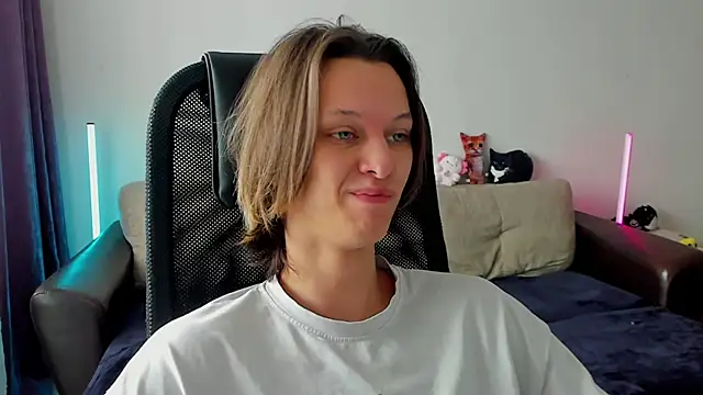 Snapshot of Ostin_meow chatting on 04/10/26, 09:47 Ostin meow online show from 04/10/26, 09:47