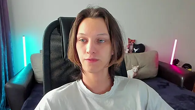 Snapshot of Ostin_meow chatting on 04/14/26, 12:33 Ostin meow online show from 04/14/26, 12:33