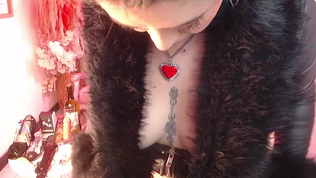 Snapshot of scarleth_blue chatting on 11/15/25, 03:04 scarleth blue online show from 11/15/25, 03:04