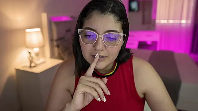 Snapshot of Camilaa_bueno chatting on 12/15/24, 08:58 Camilaa bueno online show from 12/15/24, 08:58