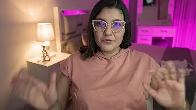 Snapshot of Camilaa_bueno chatting on 12/19/24, 03:29 Camilaa bueno online show from 12/19/24, 03:29