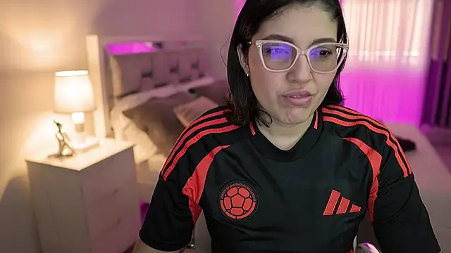 Snapshot of Camilaa_bueno chatting on 12/21/24, 05:07 Camilaa bueno online show from 12/21/24, 05:07