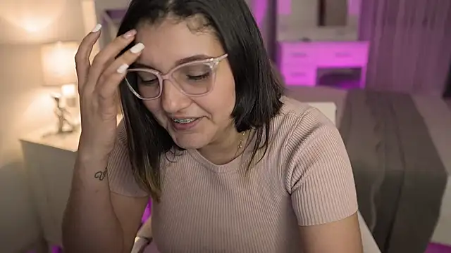 Snapshot of Camilaa_bueno chatting on 01/04/25, 04:23 Camilaa bueno online show from 01/04/25, 04:23