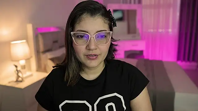 Snapshot of Camilaa_bueno chatting on 01/11/25, 09:46 Camilaa bueno online show from 01/11/25, 09:46