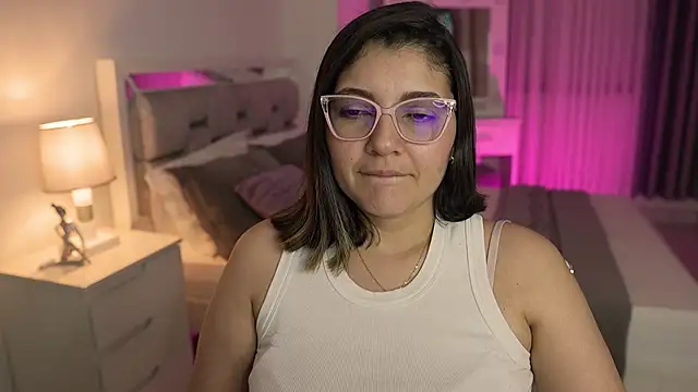 Snapshot of Camilaa_bueno chatting on 01/14/25, 01:47 Camilaa bueno online show from 01/14/25, 01:47