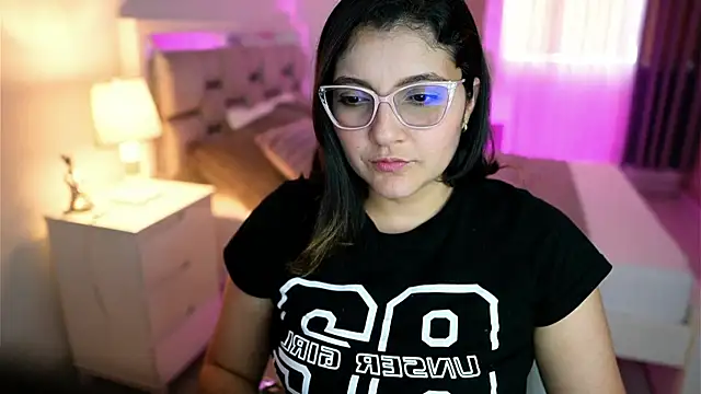 Snapshot of Camilaa_bueno chatting on 03/08/25, 08:57 Camilaa bueno online show from 03/08/25, 08:57