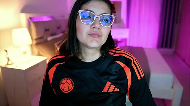 Snapshot of Camilaa_bueno chatting on 03/20/25, 11:02 Camilaa bueno online show from 03/20/25, 11:02