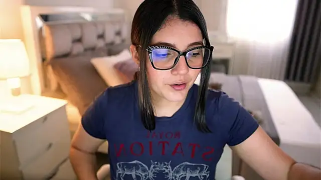 Snapshot of Camilaa_bueno chatting on 11/09/25, 06:06 Camilaa bueno online show from 11/09/25, 06:06