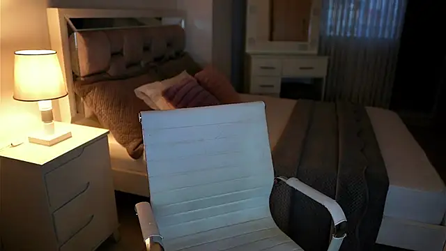 Snapshot of Camilaa_bueno chatting on 12/22/25, 10:40 Camilaa bueno online show from 12/22/25, 10:40