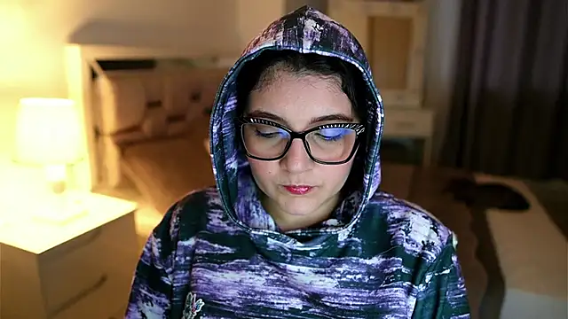 Snapshot of Camilaa_bueno chatting on 01/16/26, 10:58 Camilaa bueno online show from 01/16/26, 10:58