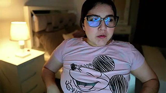 Snapshot of Camilaa_bueno chatting on 01/18/26, 12:14 Camilaa bueno online show from 01/18/26, 12:14