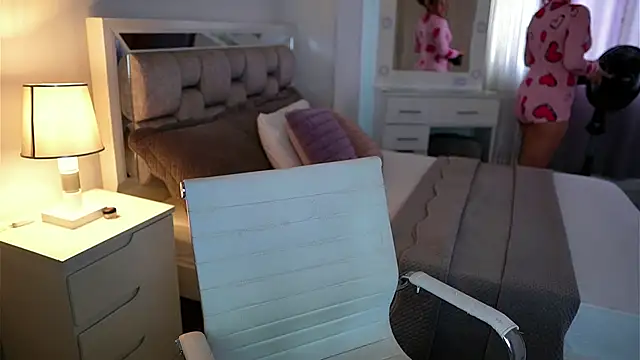 Snapshot of Camilaa_bueno chatting on 02/14/26, 09:11 Camilaa bueno online show from 02/14/26, 09:11