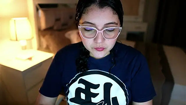 Snapshot of Camilaa_bueno chatting on 02/16/26, 11:34 Camilaa bueno online show from 02/16/26, 11:34