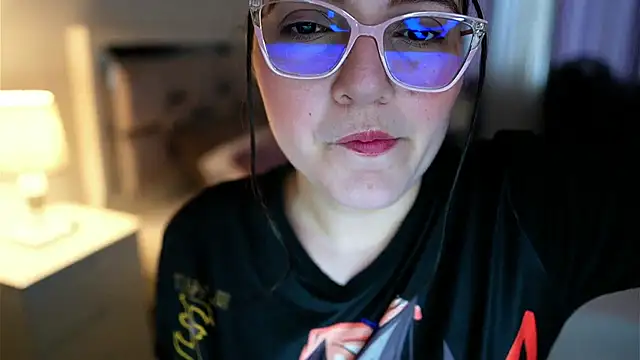 Snapshot of Camilaa_bueno chatting on 02/21/26, 10:33 Camilaa bueno online show from 02/21/26, 10:33