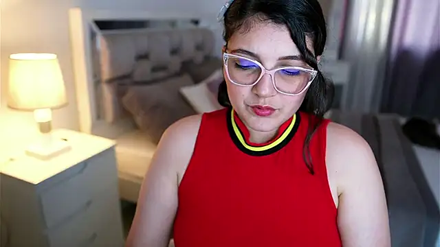 Snapshot of Camilaa_bueno chatting on 02/24/26, 10:19 Camilaa bueno online show from 02/24/26, 10:19