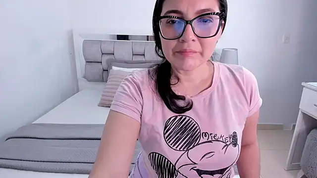 Snapshot of Camilaa_bueno chatting on 07/01/26, 12:45 Camilaa bueno online show from 07/01/26, 12:45