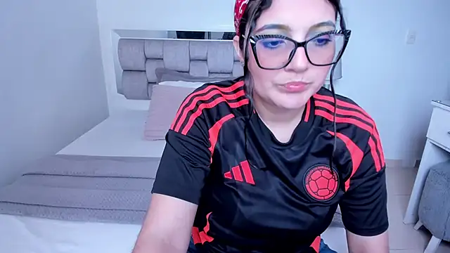 Snapshot of Camilaa_bueno chatting on 07/03/26, 08:37 Camilaa bueno online show from 07/03/26, 08:37